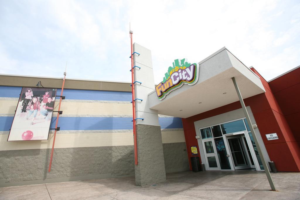 Fun City Resort Hotel Burlington Exterior foto